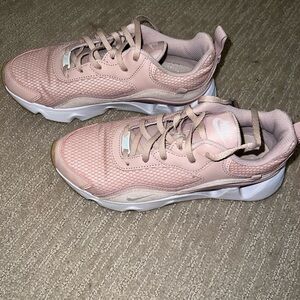Nike Womens RYZ 365 Sneakers